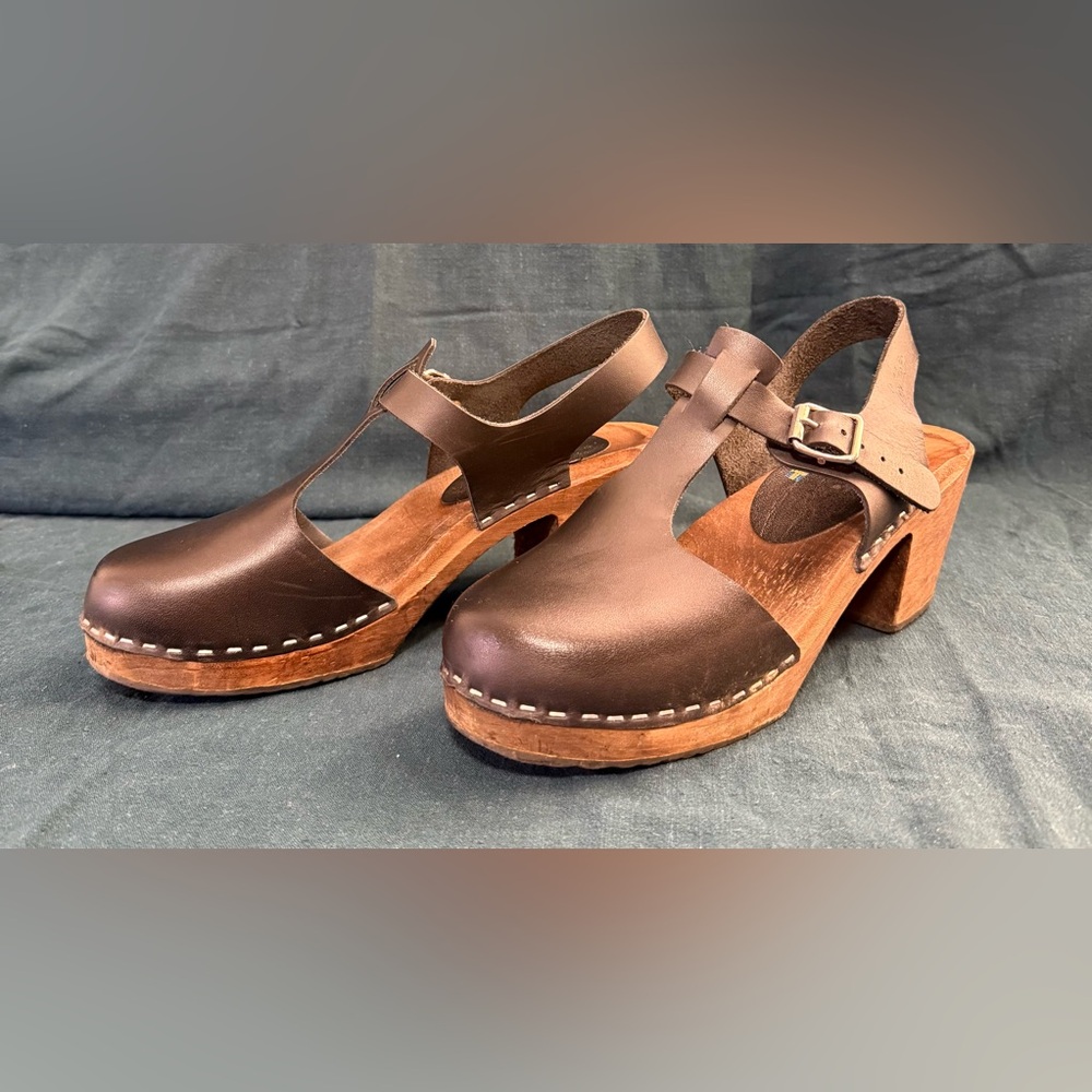 Women’s Black Leather T-Strap Clog Sandals